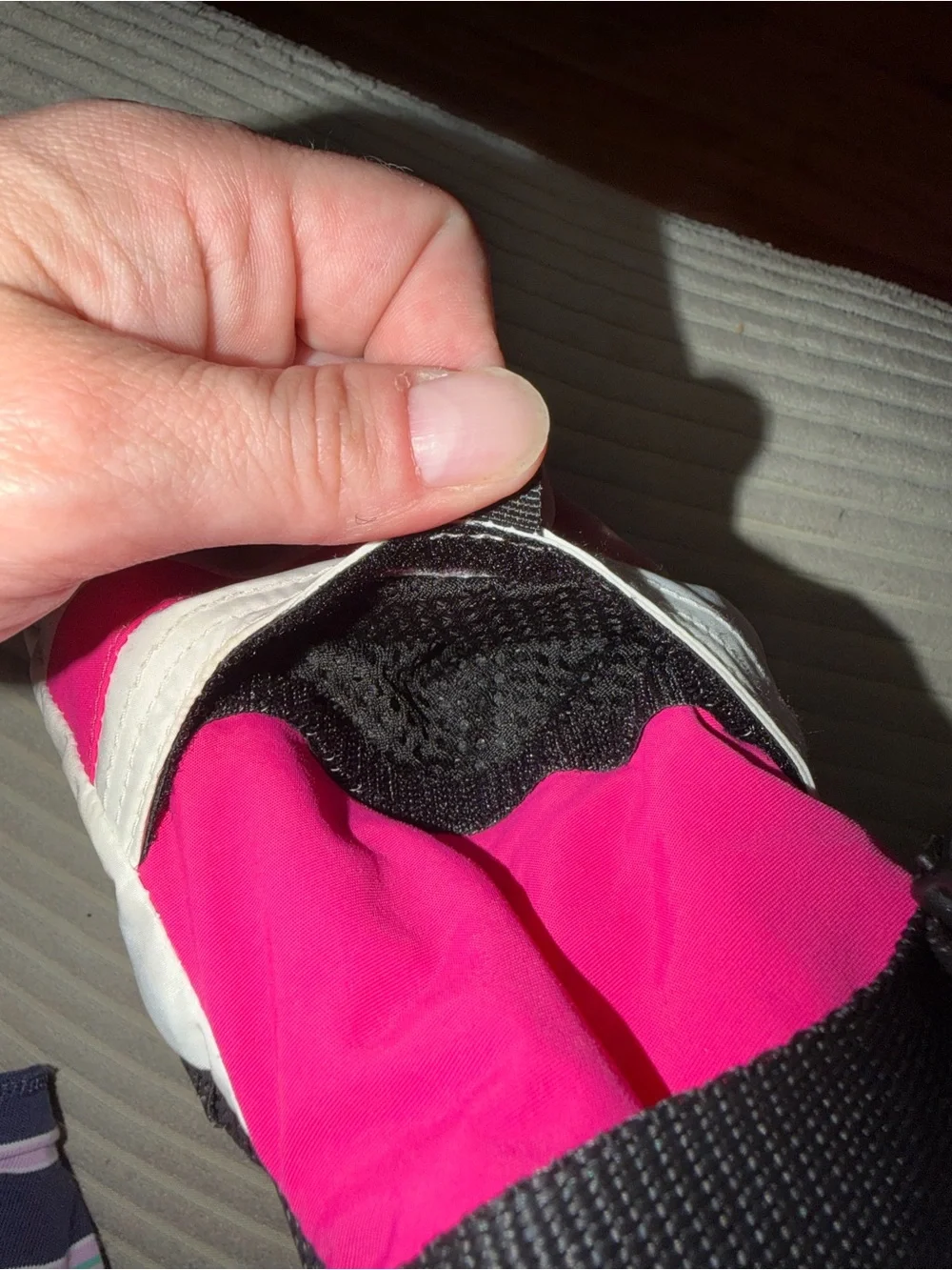 Swany Kids Mittens in White and Bright Pink